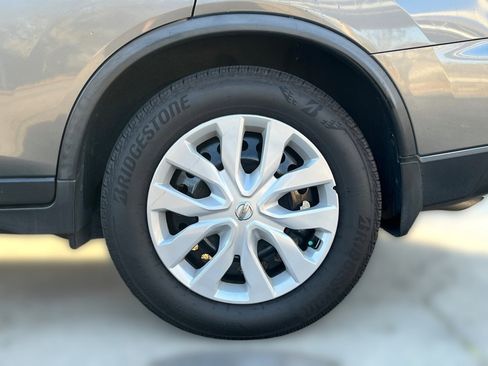 Used 2017 Nissan Rogue S image 6