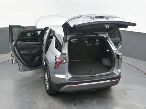 Used 2025 Chevrolet Equinox LT AWD/4WD image 41