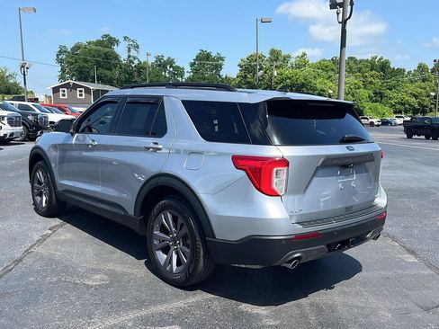 Used 2023 Ford Explorer XLT w/ Equipment Group 202A AWD/4WD image 3