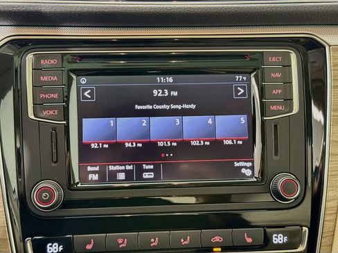 Used 2018 Volkswagen Passat 2.0T SE FWD image 15
