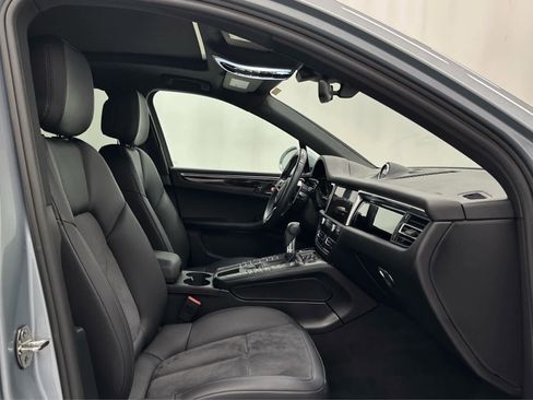 Used 2021 Porsche Macan AWD/4WD image 18
