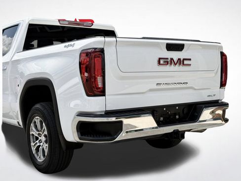 Used 2025 GMC Sierra 1500 SLT AWD/4WD image 5