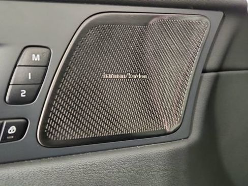 Certified 2023 Volvo XC60 T8 Plus AWD/4WD image 11