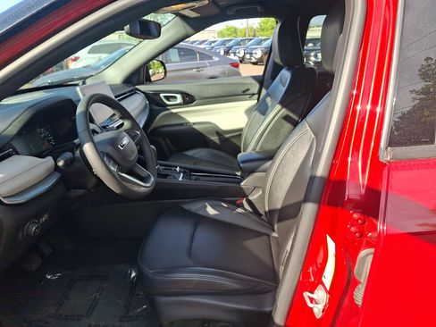 Used 2025 Jeep Compass Limited AWD/4WD image 23
