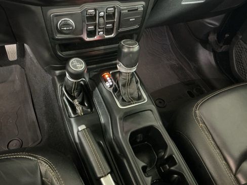 Used 2021 Jeep Gladiator Overland image 13