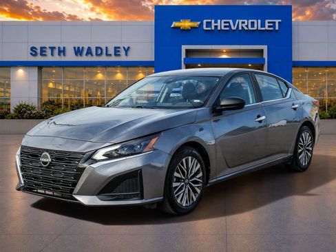 Used 2024 Nissan Altima 2.5 SV FWD image 3