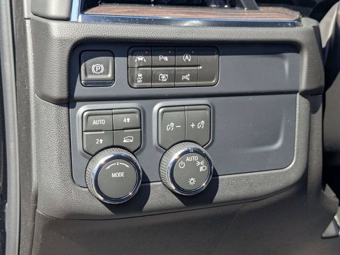 New 2026 Chevrolet Suburban LS w/ LS Custom Edition AWD/4WD image 12