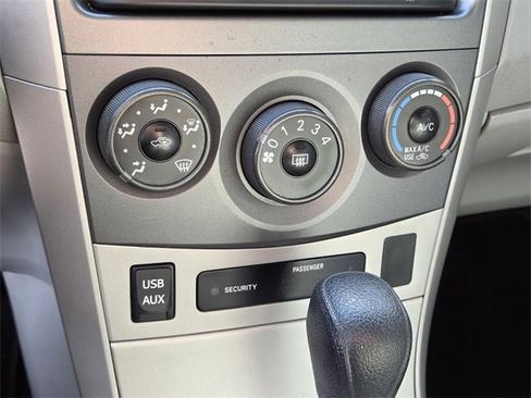 Used 2013 Toyota Corolla LE image 20