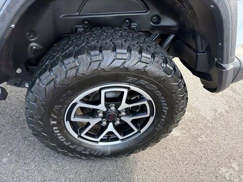 Used 2025 Jeep Wrangler Unlimited Rubicon AWD/4WD image 12