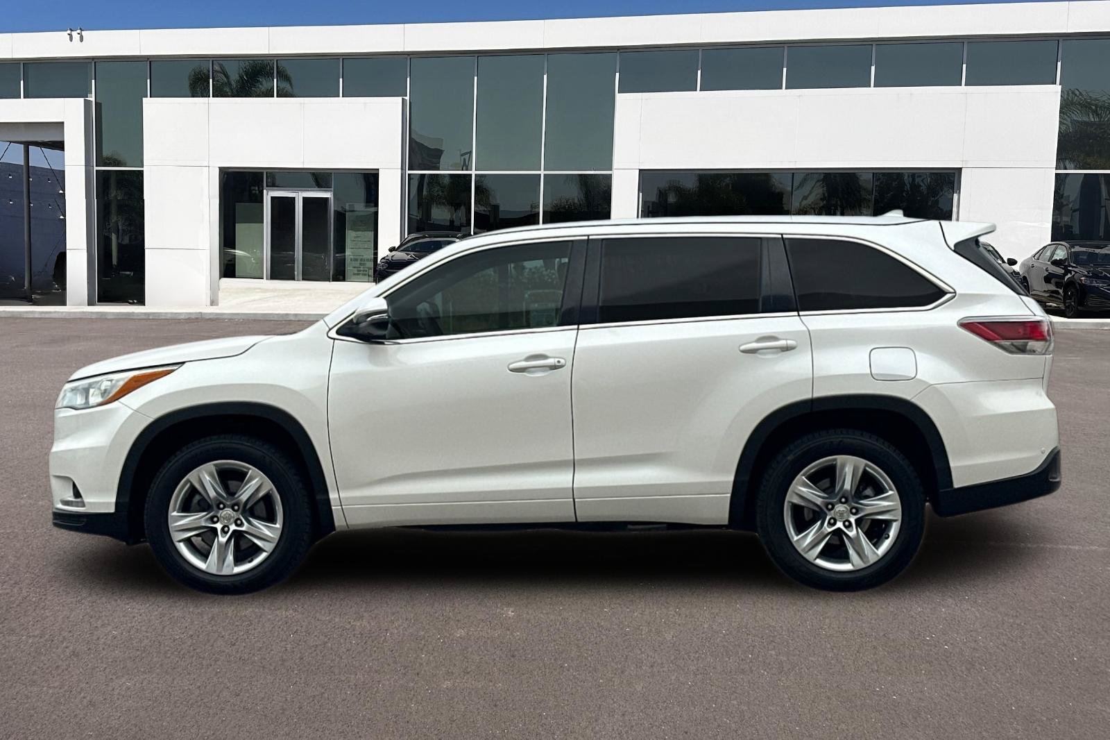 Used 2015 Toyota Highlander Limited FWD image 6