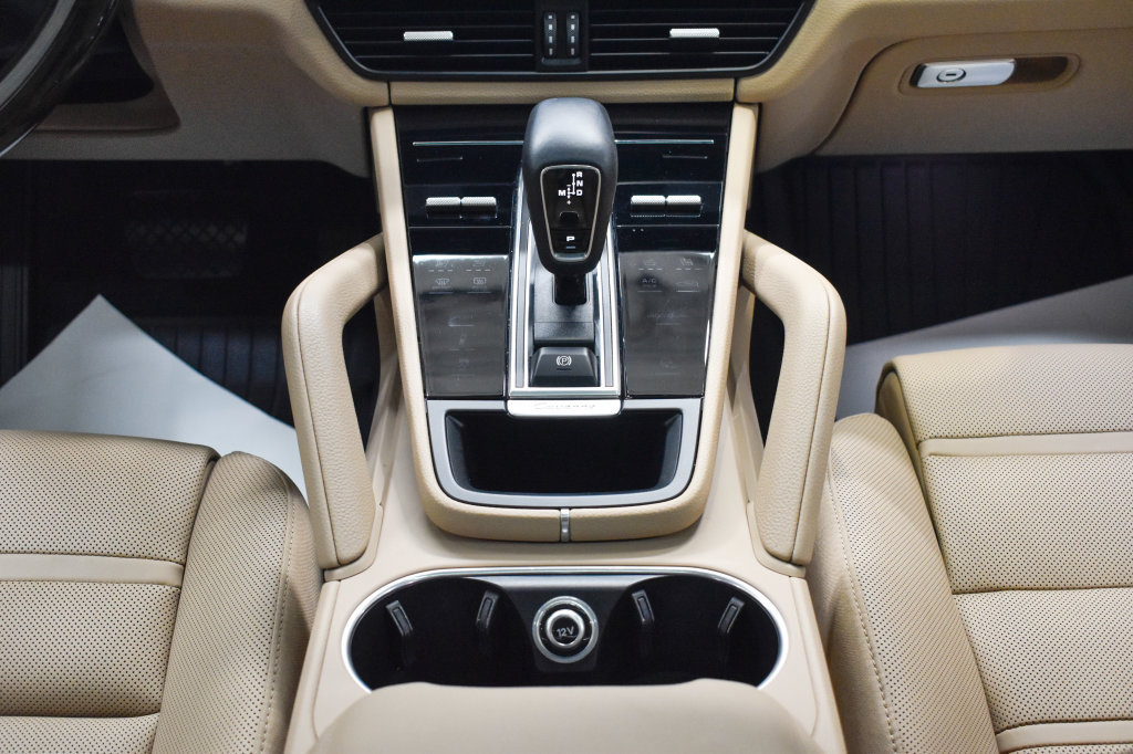 Used 2022 Porsche Cayenne AWD/4WD image 27