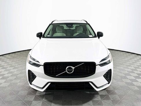 Used 2023 Volvo XC60 B5 Ultimate w/ Climate Package FWD image 2