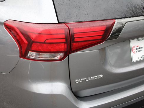 Used 2020 Mitsubishi Outlander LE image 37