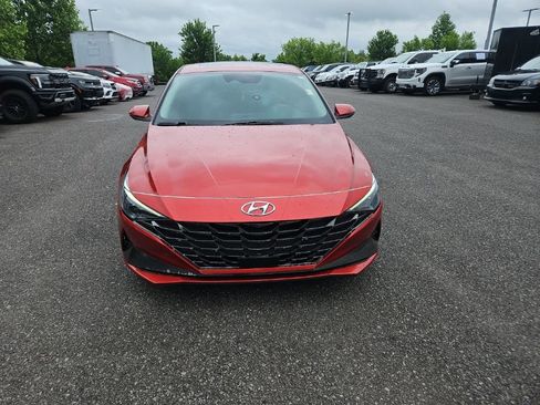 Used 2022 Hyundai Elantra Limited FWD image 2