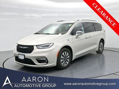 Used 2021 Chrysler Pacifica Limited w/ Premium & Safety Sphere Group