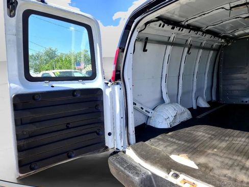 Used 2017 Chevrolet Express 2500 RWD image 26