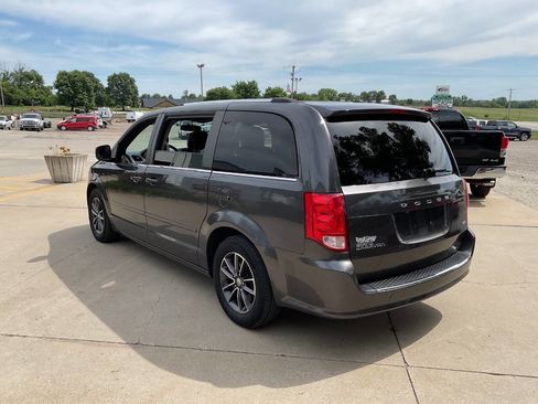 Used 2016 Dodge Grand Caravan SXT FWD image 6