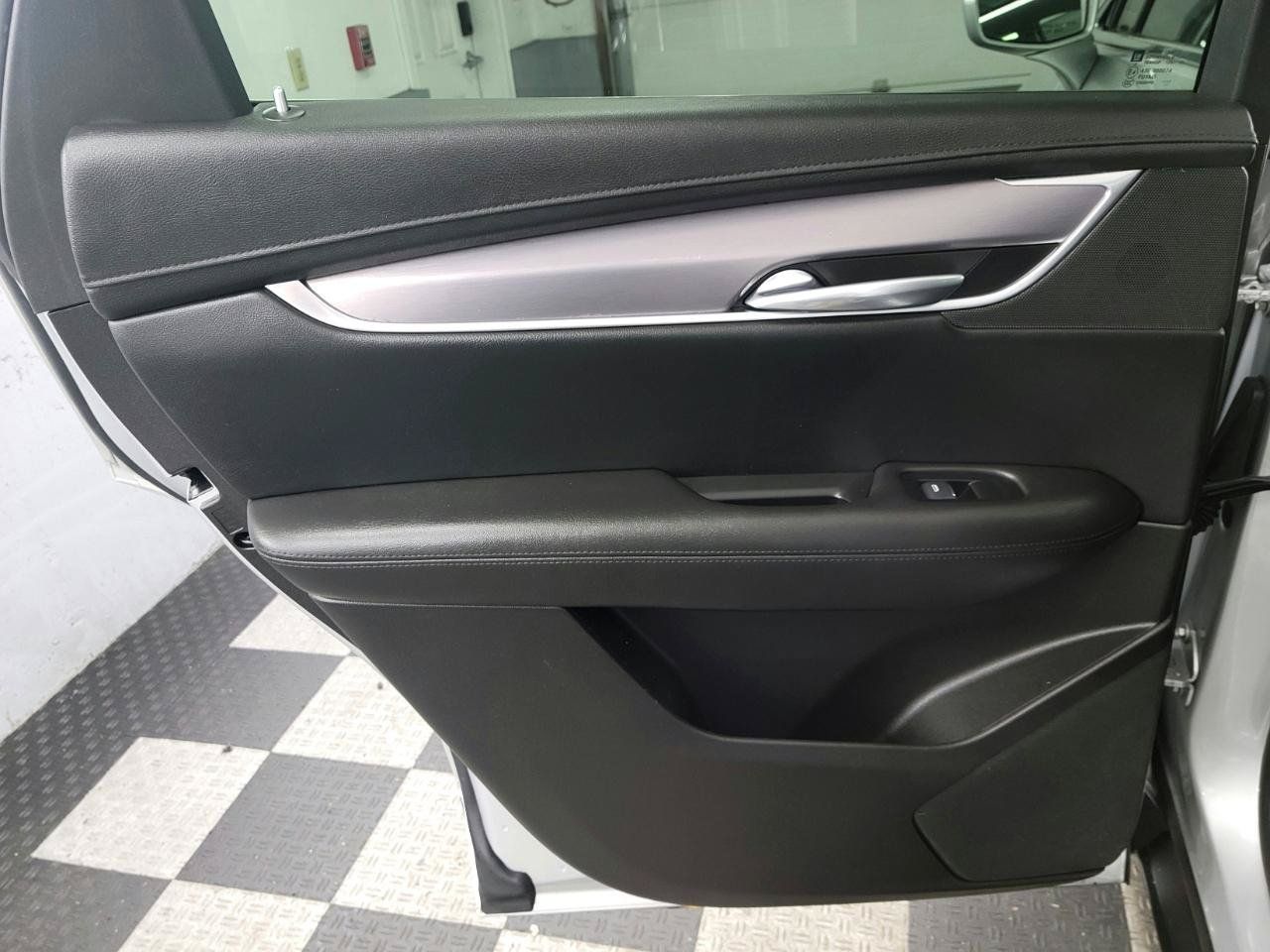 Used 2018 Cadillac XT5 Luxury w/ Driver Awareness Package AWD/4WD image 25
