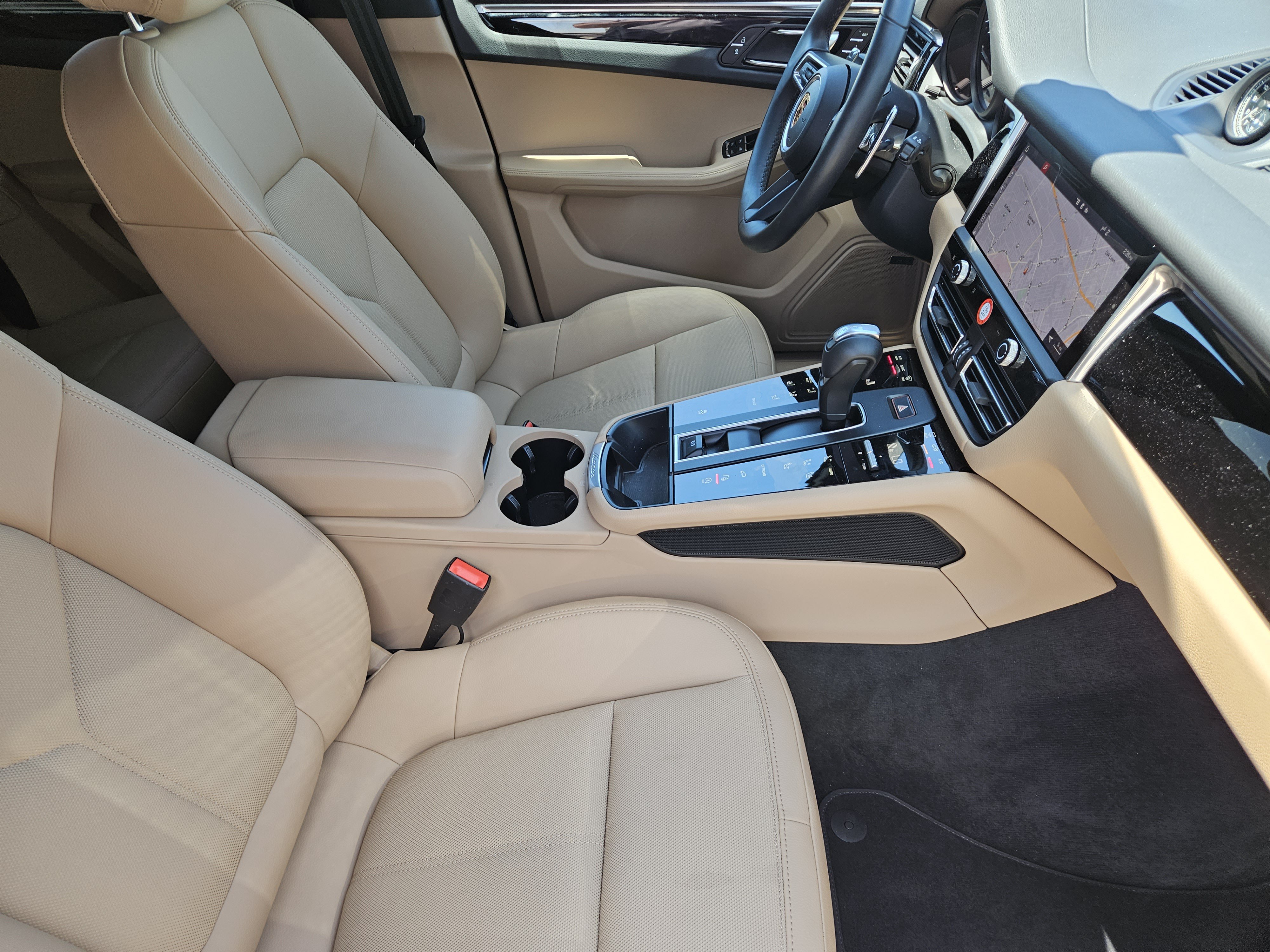 Certified 2026 Porsche Macan AWD/4WD image 15