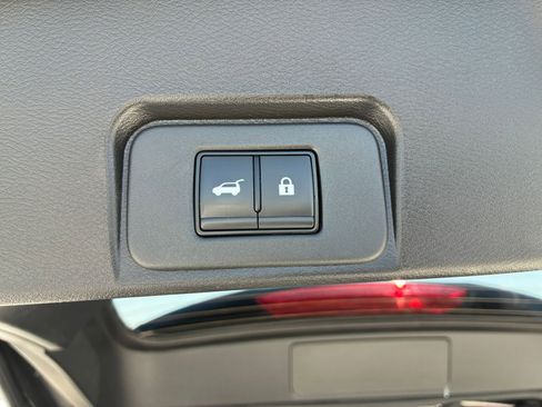 Used 2025 Nissan Rogue SV AWD/4WD image 23