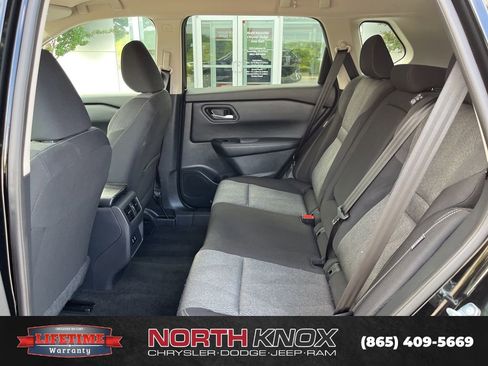 Used 2025 Nissan Rogue SV FWD image 12