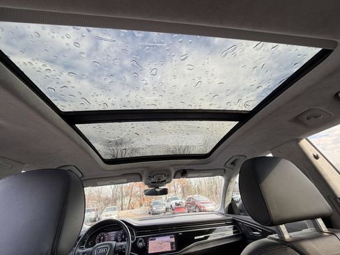 Used 2019 Audi Q8 Prestige w/ Luxury Package image 23