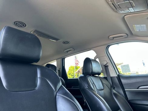 Used 2022 Kia Telluride LX AWD/4WD image 16