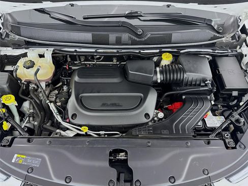 Used 2021 Chrysler Pacifica Touring-L w/ Uconnect Theater Family Group FWD image 30