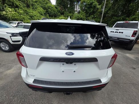 Used 2024 Ford Explorer XLT w/ Equipment Group 202A RWD image 3