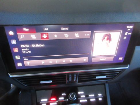 Used 2023 Porsche Cayenne image 60