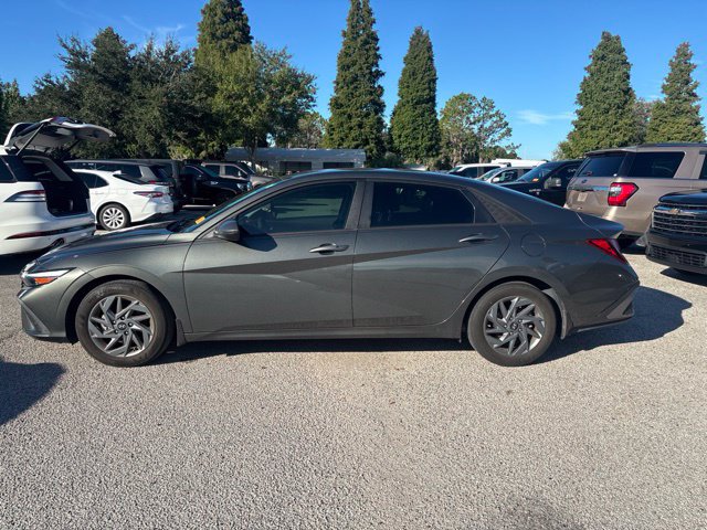 Used 2024 Hyundai Elantra SEL FWD image 8