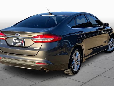 Used 2018 Ford Fusion SE w/ Fusion SE Technology Package image 11