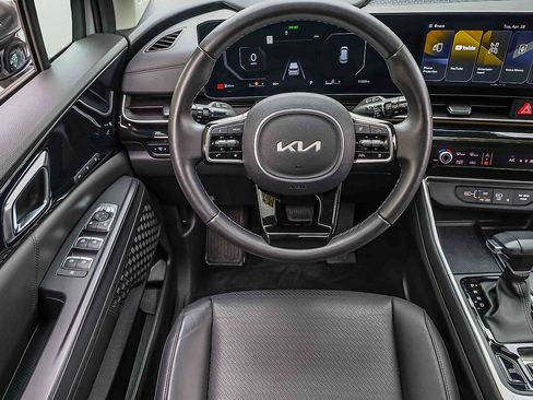 Certified 2025 Kia Carnival SX Prestige FWD image 18