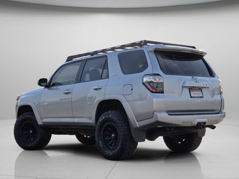 Used 2022 Toyota 4Runner SR5 AWD/4WD image 18