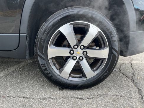 Used 2020 Chevrolet Traverse LT w/ LT Premium Package image 9