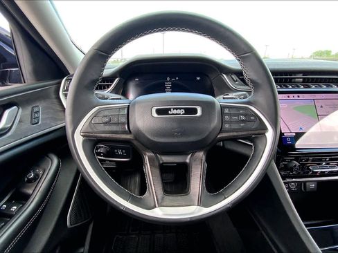 Used 2022 Jeep Grand Cherokee L Limited image 6