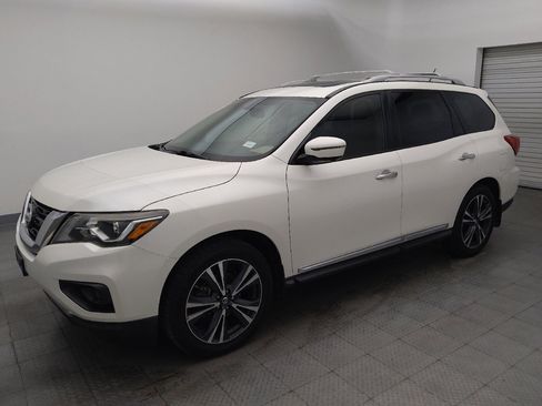 Used 2017 Nissan Pathfinder Platinum w/ Family Entertainment Package AWD/4WD image 2