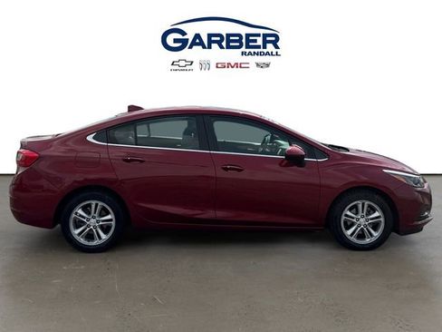 Used 2018 Chevrolet Cruze LT w/ Sun And Sound Package FWD image 6