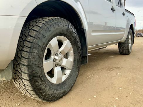 Used 2012 Nissan Frontier SV image 15