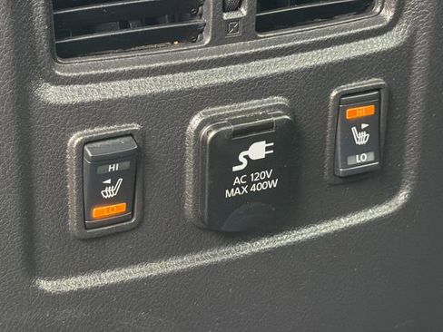 Used 2017 Nissan Titan PRO-4X w/ Pro-4x Convenience Package image 16