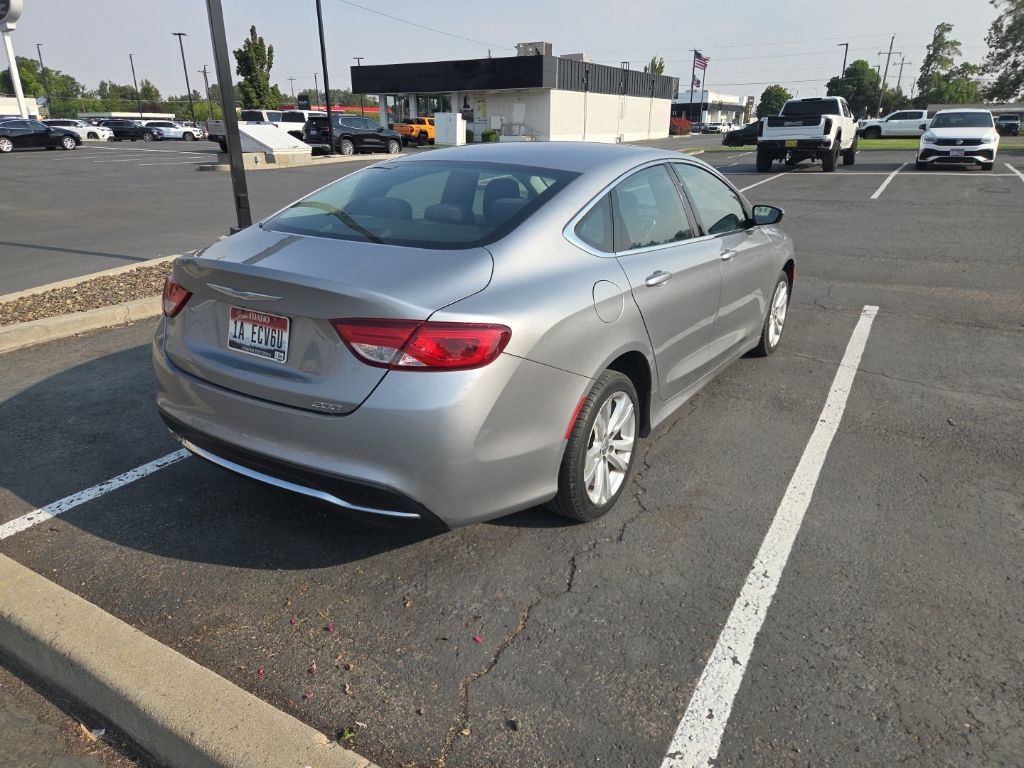 Used 2015 Chrysler 200 Limited FWD image 5