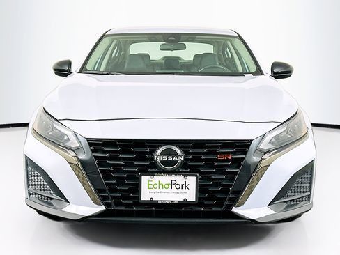 Used 2024 Nissan Altima 2.5 SR image 2