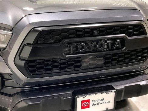 Certified 2022 Toyota Tacoma TRD Off-Road image 31
