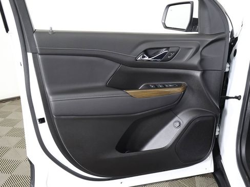 Used 2023 GMC Acadia SLE w/ Driver Convenience Package image 24