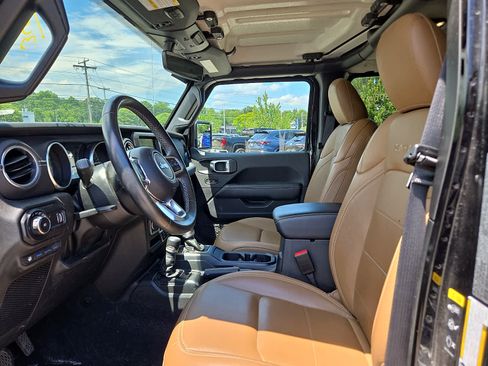 Used 2023 Jeep Wrangler Unlimited Sahara w/ Cold Weather Group AWD/4WD image 14