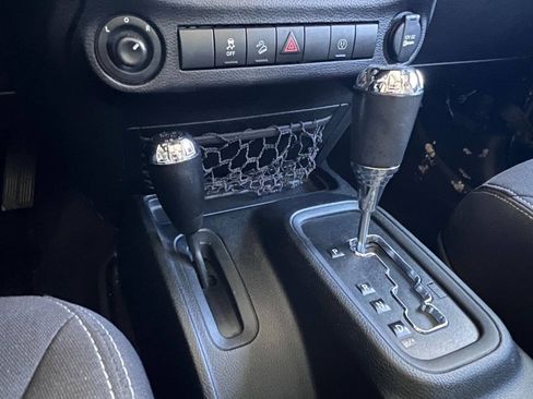 Used 2017 Jeep Wrangler Unlimited Sahara AWD/4WD image 23