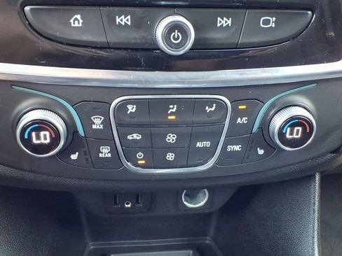 Used 2023 Chevrolet Traverse LT AWD/4WD image 17