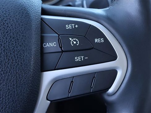 Used 2015 Jeep Cherokee Limited image 22