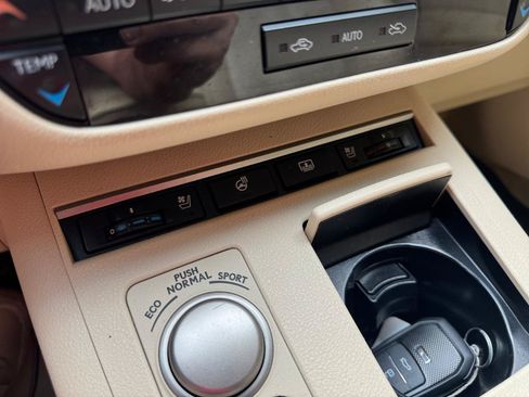 Used 2014 Lexus ES 350 w/ Luxury Package FWD image 22