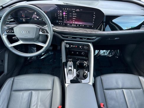 Used 2025 Audi Q5 Premium w/ Convenience Package image 13